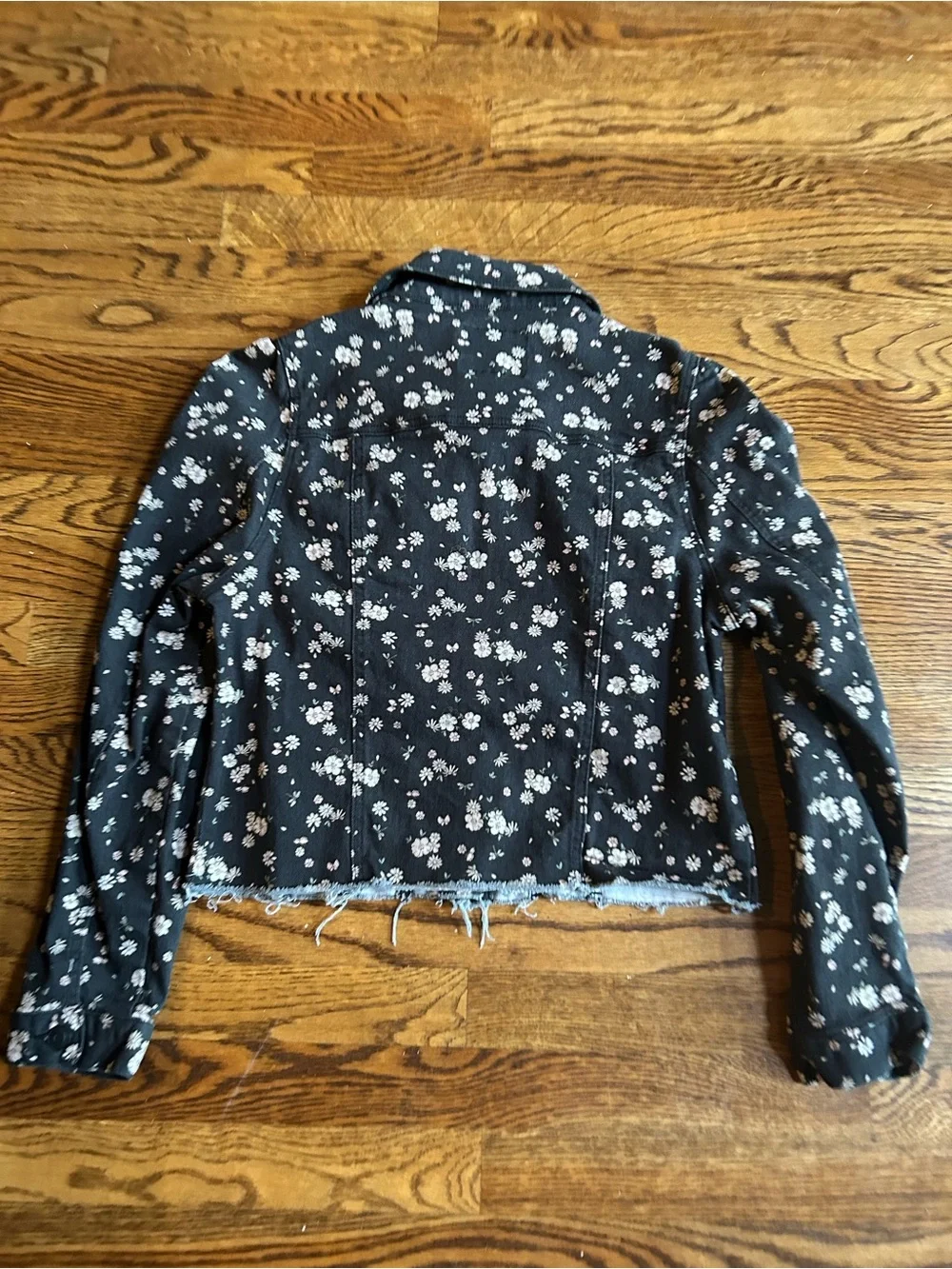 Celebrity Pink Floral Denim Jacket Cropped Raw Hem Black Floral Size Large - Picture 6 of 6
